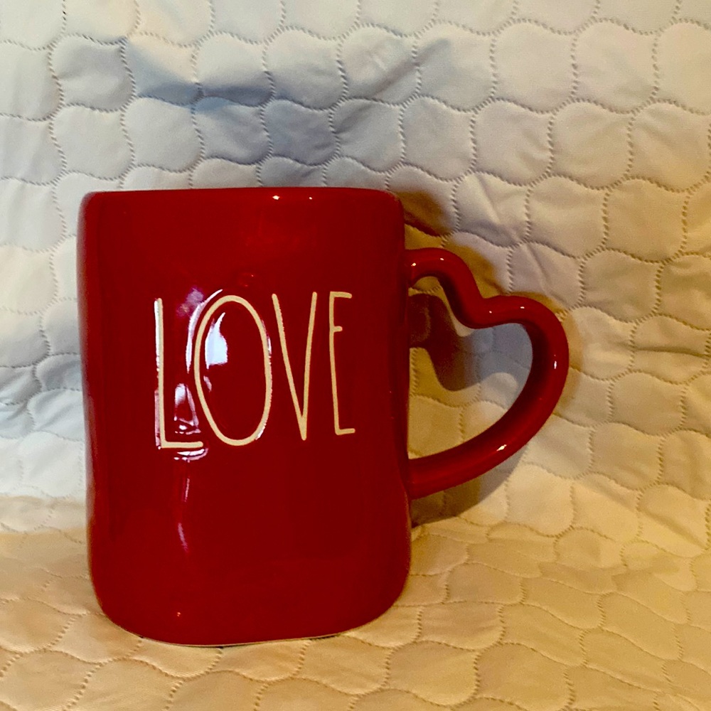 RAE DUNN VALENTINES RED HEART MUG .